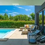 Willa Luxury Hedone With Pool In Rakalj