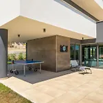 ヴィラ Luxury Hedone With Pool In Rakalj