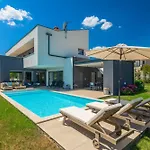 Luxury Hedone With Pool In ヴィラ