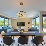 Luxury Hedone With Pool In Rakalj