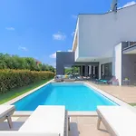 Luxury Hedone With Pool In ヴィラ Rakalj
