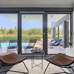 Luxury Hedone With Pool In ヴィラ Rakalj