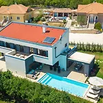 Luxury Hedone With Pool In Willa Rakalj