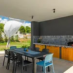 Βίλα Luxury Hedone With Pool In Rakalj