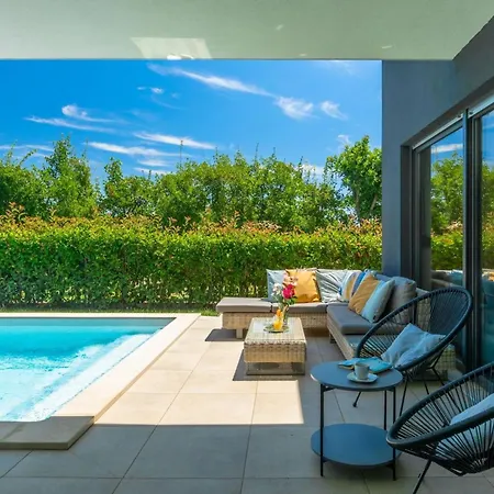 别墅 Luxury Hedone With Pool In Rakalj