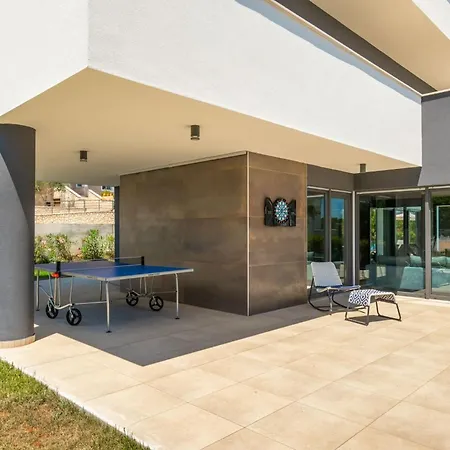 Villa Luxury Hedone With Pool In Rakalj
