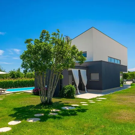 别墅 Luxury Hedone With Pool In *