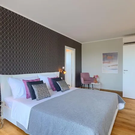 Luxury Hedone With Pool In Villa Rakalj