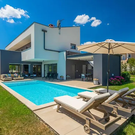 Luxury Hedone With Pool In Villa