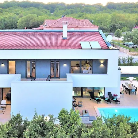 Villa Luxury Hedone With Pool In *