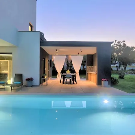 Luxury Hedone With Pool In Villa Rakalj