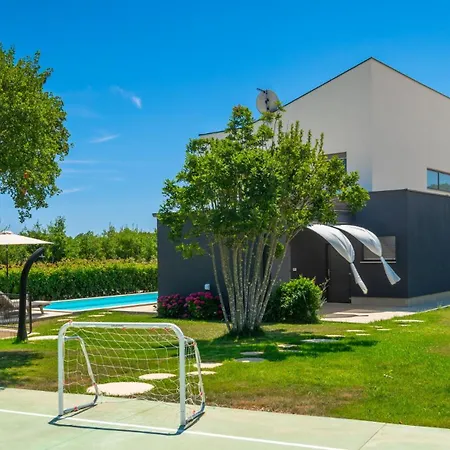 Luxury Hedone With Pool In Villa