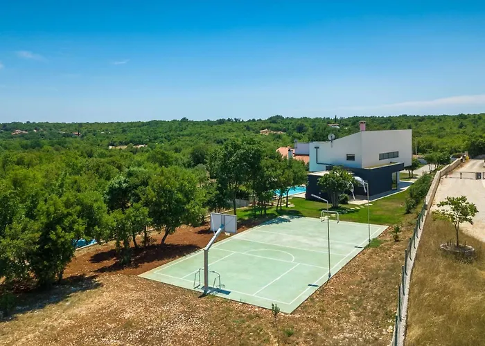 Luxury Hedone With Pool In Rakalj