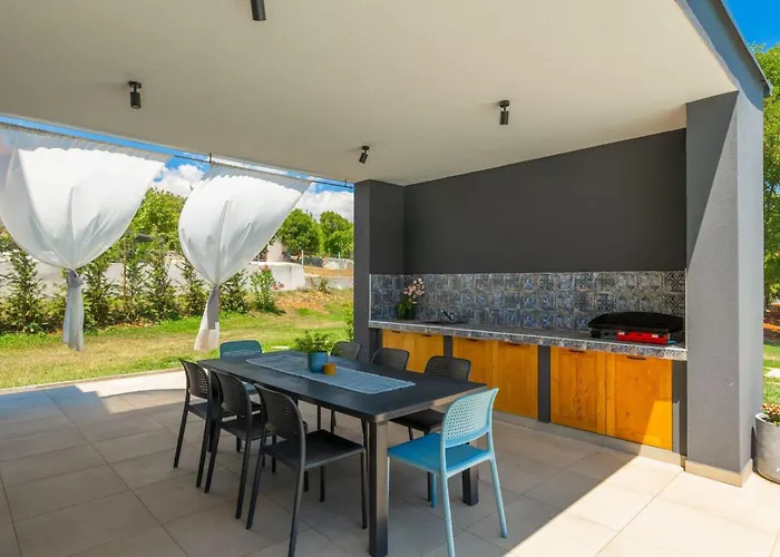 Luxury Hedone With Pool In Vila *