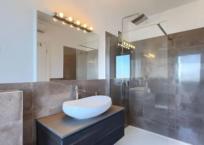 Luxury Hedone With Pool In Rakalj