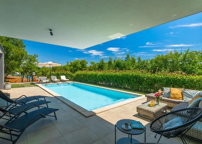 Luxury Hedone With Pool In Vila Rakalj