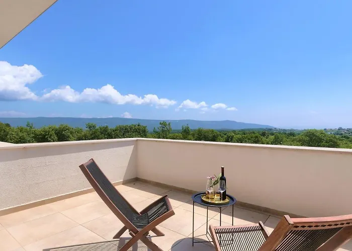 Luxury Hedone With Pool In Vila Rakalj