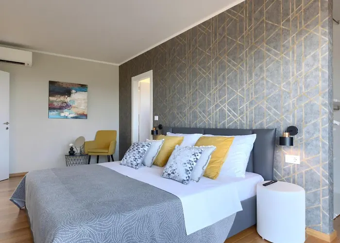 Luxury Hedone With Pool In *