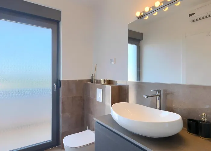 Luxury Hedone With Pool In Vila *