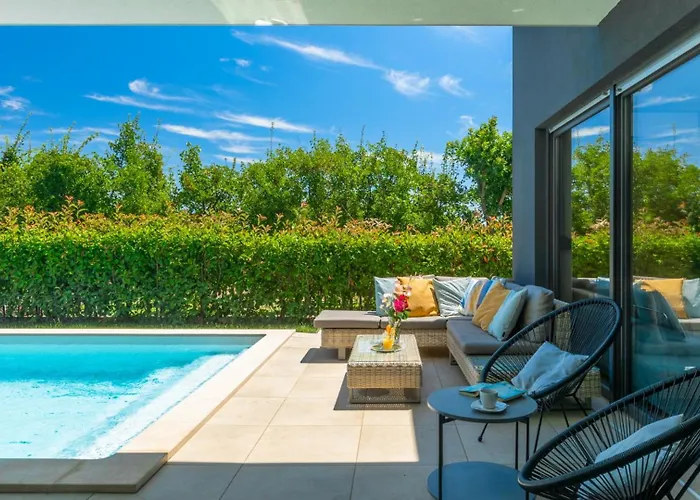 Luxury Hedone With Pool In 别墅