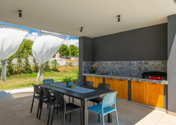 别墅 Luxury Hedone With Pool In Rakalj