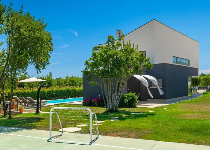 Luxury Hedone With Pool In 别墅